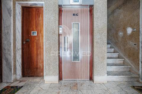 T3 com elevador, muita luz natural e enorme potencial em monte abraão