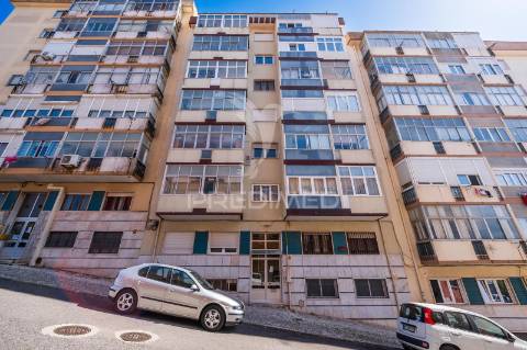 T3 com elevador, muita luz natural e enorme potencial em monte abraão