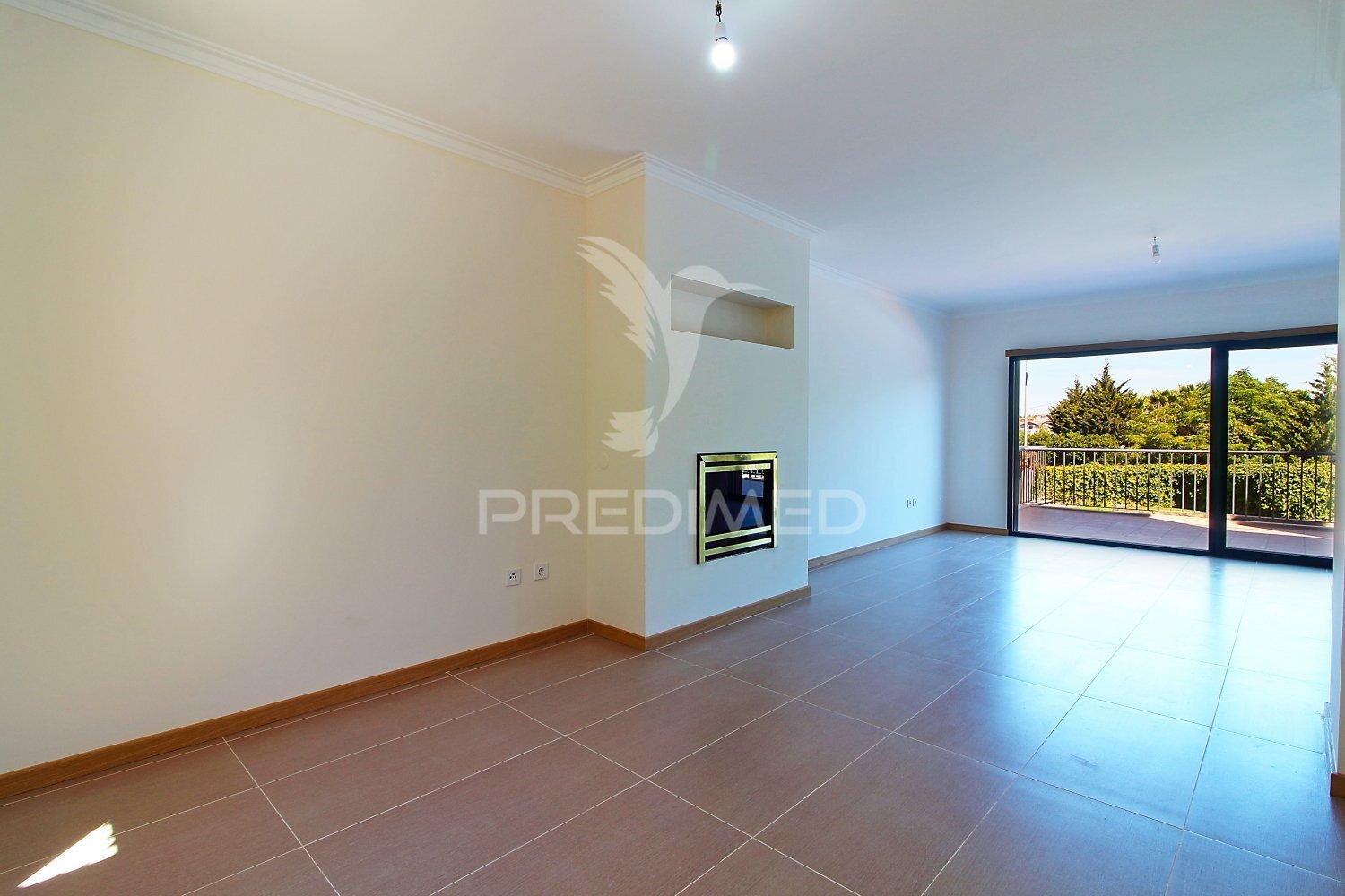 Moradia t3 com garagem, terraço e piscina na guia, albufeira