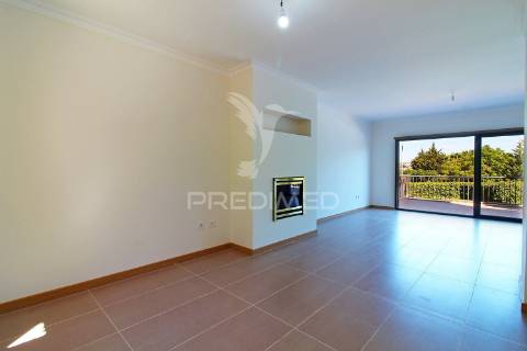 Moradia t3 com garagem, terraço e piscina na guia, albufeira