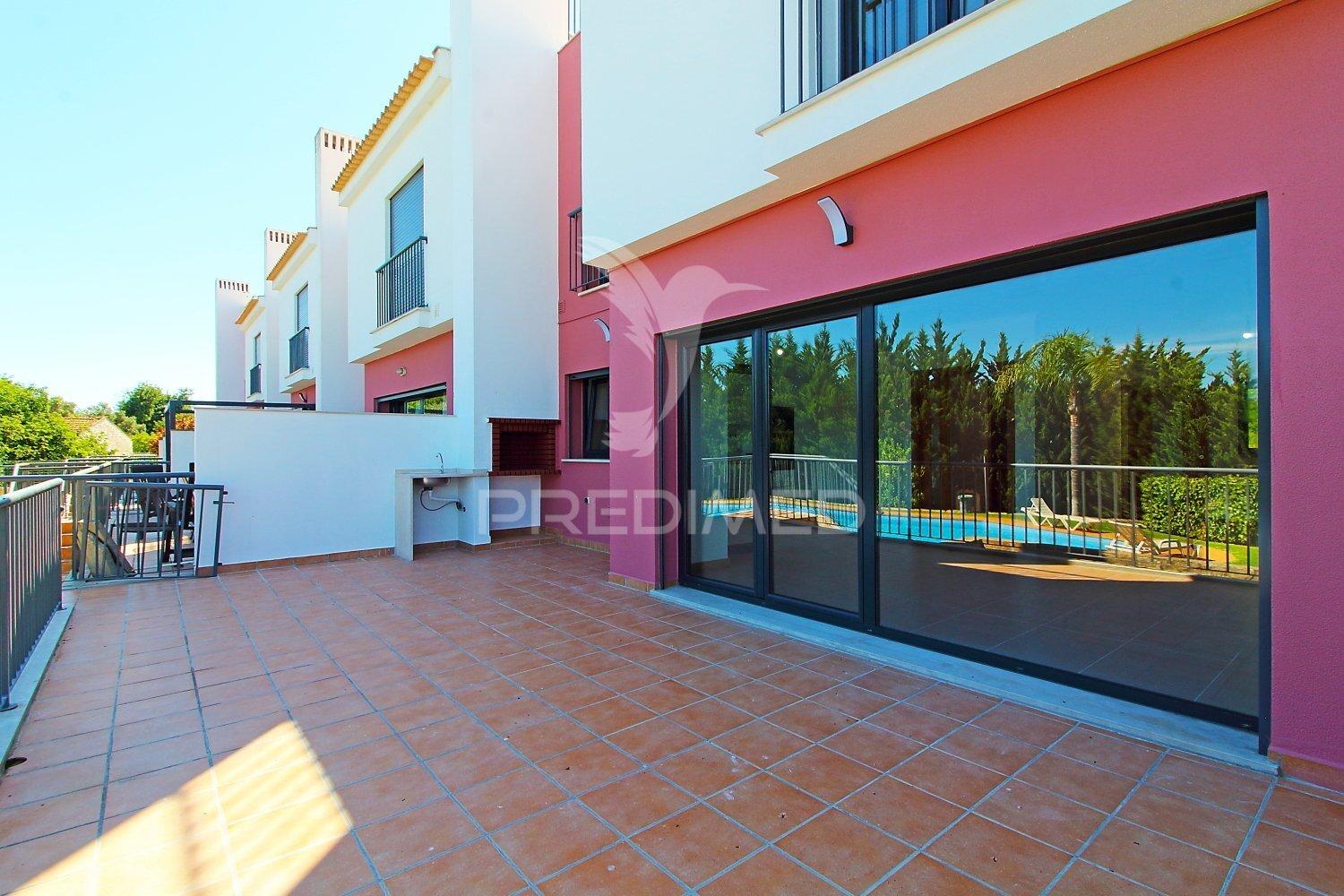 Moradia t3 com garagem, terraço e piscina na guia, albufeira