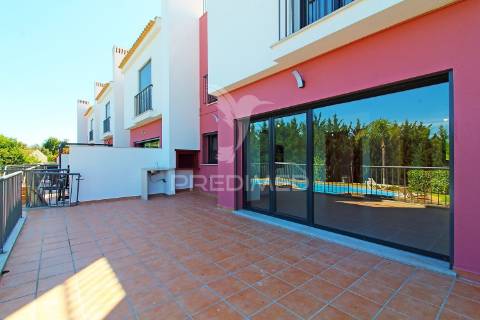 Moradia t3 com garagem, terraço e piscina na guia, albufeira