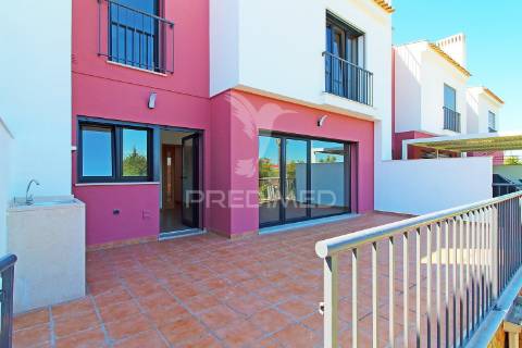 Moradia t3 com garagem, terraço e piscina na guia, albufeira