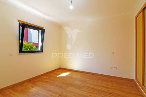 Moradia t3 com garagem, terraço e piscina na guia, albufeira