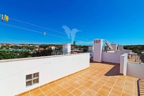 Moradia t3 com garagem, terraço e piscina na guia, albufeira