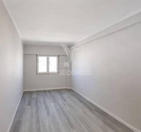 T4 totalmente remodelado na amora | 120 m² | 4 quartos | 2 casas de banho