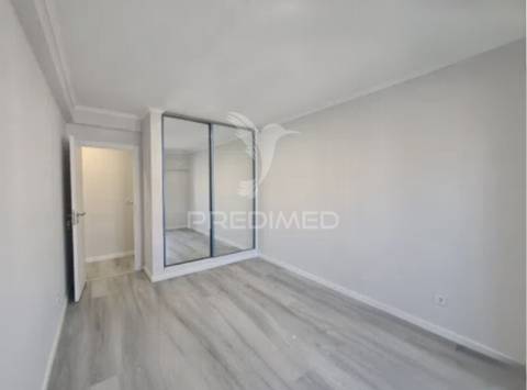T4 totalmente remodelado na amora | 120 m² | 4 quartos | 2 casas de banho