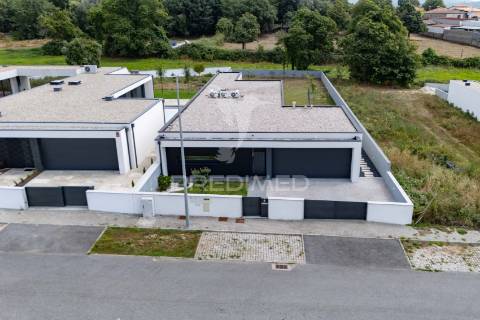 Moradia térrea t3 com piscina | turiz, vila verde