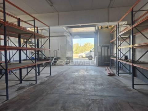 Arrendar armazém industrial 400m2 em condominio sintra