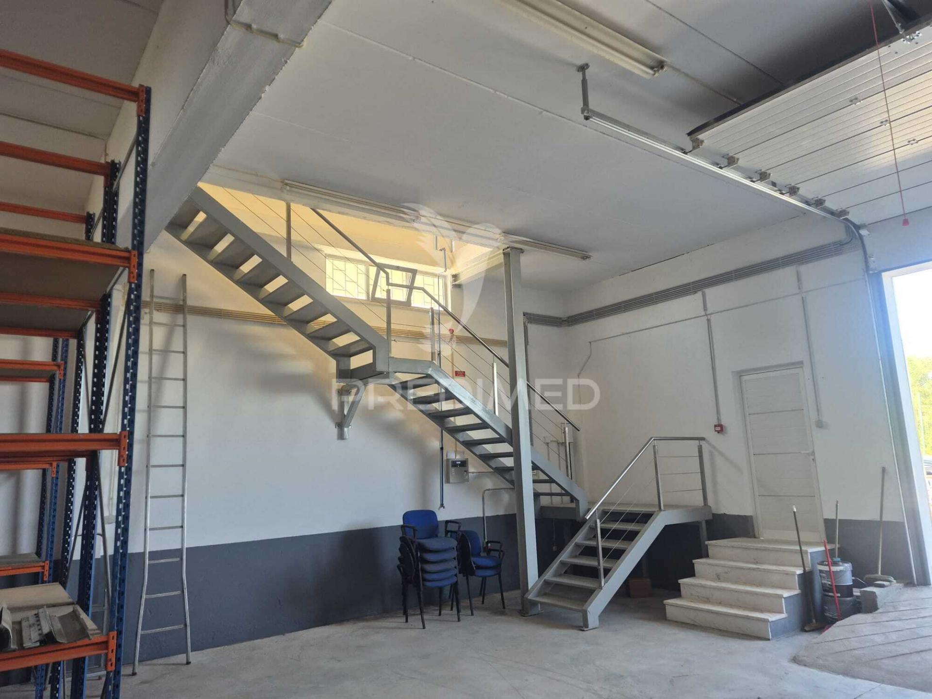 Arrendar armazém industrial 400m2 em condominio sintra