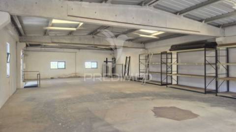 Arrendar armazém industrial 400m2 em condominio sintra