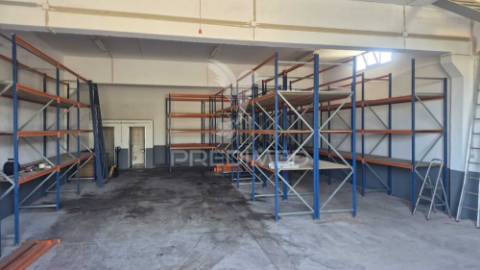 Arrendar armazém industrial 400m2 em condominio sintra