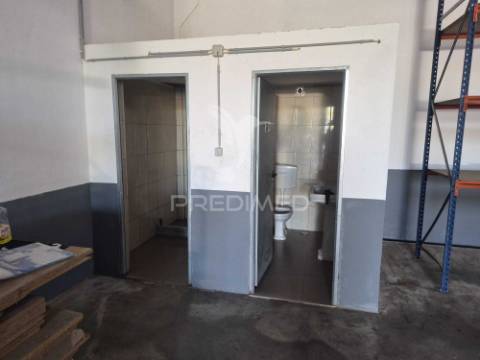 Arrendar armazém industrial 400m2 em condominio sintra
