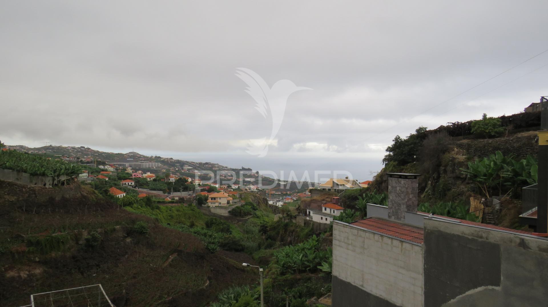 Moradia t3  com terreno em câmara de lobos
