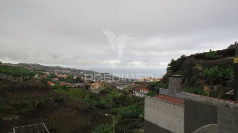 Moradia t3  com terreno em câmara de lobos