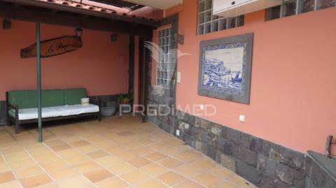 Moradia t3  com terreno em câmara de lobos