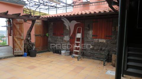 Moradia t3  com terreno em câmara de lobos