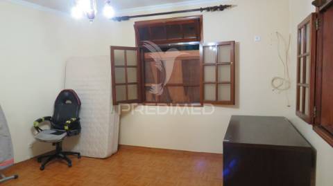Moradia t3  com terreno em câmara de lobos