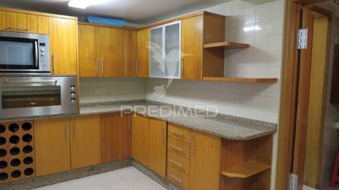 Moradia t3  com terreno em câmara de lobos