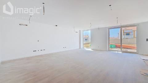 Moradia T4 nova com piscina e de Design moderno, em Mafra.