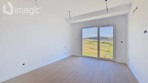 Moradia T4 nova com piscina e de Design moderno, em Mafra.