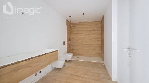 Moradia T4 nova com piscina e de Design moderno, em Mafra.