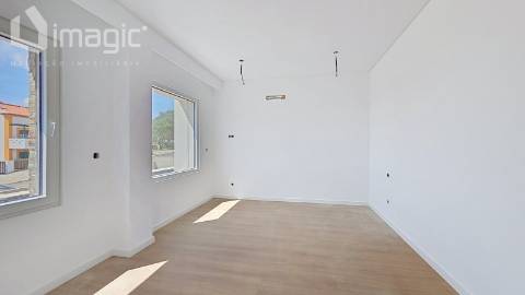 Moradia T4 nova com piscina e de Design moderno, em Mafra.
