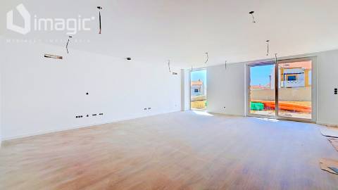 Moradia T4 nova com piscina e de Design moderno, em Mafra.