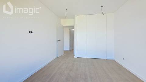 Moradia T4 nova com piscina e de Design moderno, em Mafra.
