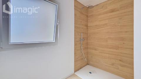 Moradia T4 nova com piscina e de Design moderno, em Mafra.