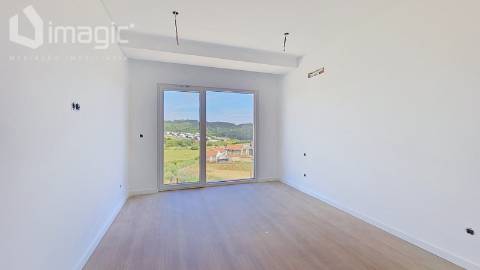 Moradia T4 nova com piscina e de Design moderno, em Mafra.