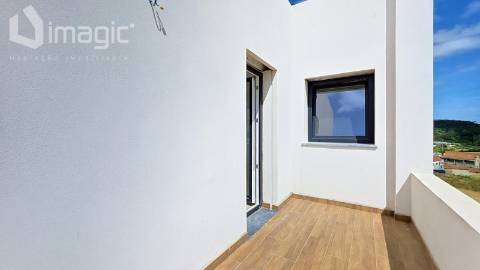 Moradia T4 nova com piscina e de Design moderno, em Mafra.