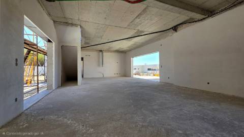 Moradia isolada T4+1 de arquitetura contemporânea na Ventosa - Torres Vedras.