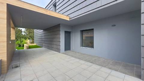 Moradia T3+1 Ericeira com piscina e jardim