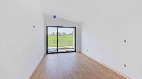 Moradia T3+1 Ericeira com piscina e jardim