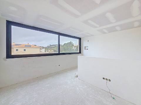 Moradia T3+1 Ericeira com piscina e jardim