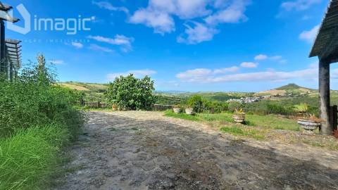 Moradia em Mafra inserida num terreno com 5,331m2.