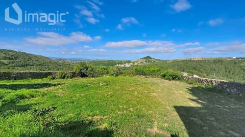 Moradia em Mafra inserida num terreno com 5,331m2.