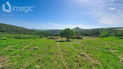 Moradia em Mafra inserida num terreno com 5,331m2.