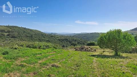 Moradia em Mafra inserida num terreno com 5,331m2.