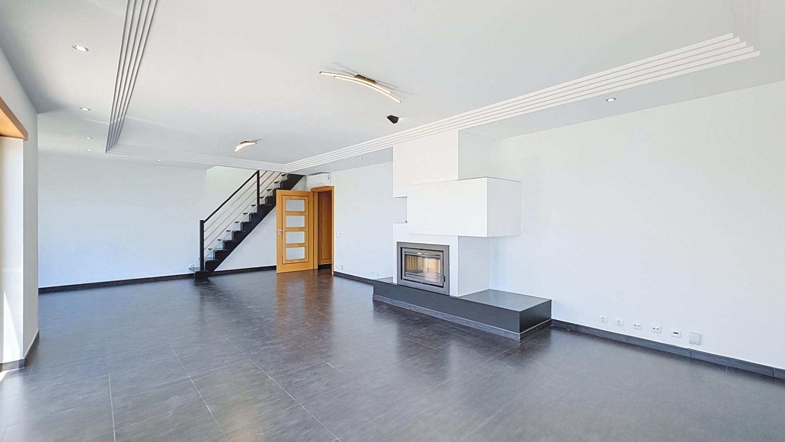 Apartamento T3 + sótão, usado, em Mafra.