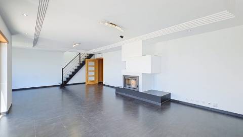 Apartamento T3 + sótão, usado, em Mafra.