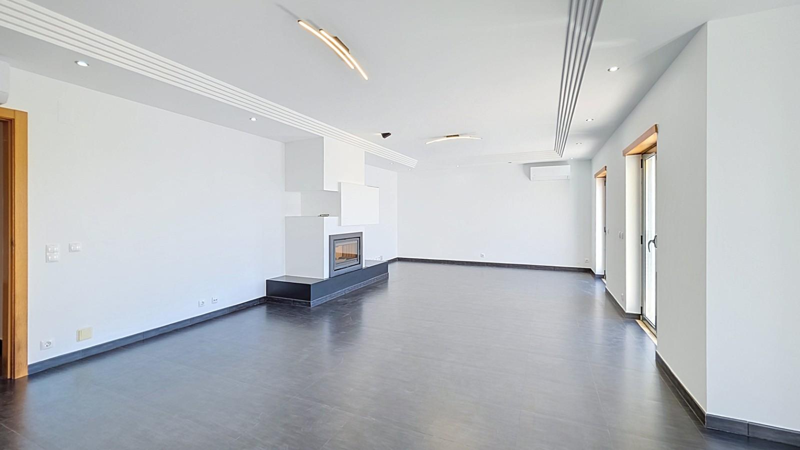Apartamento T3 + sótão, usado, em Mafra.