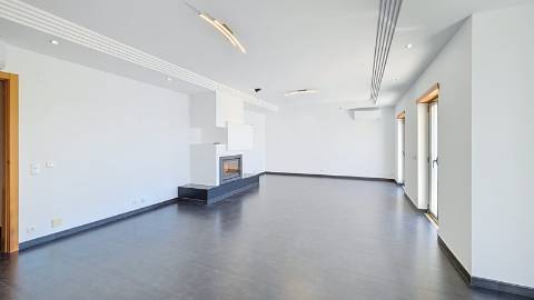Apartamento T3 + sótão, usado, em Mafra.