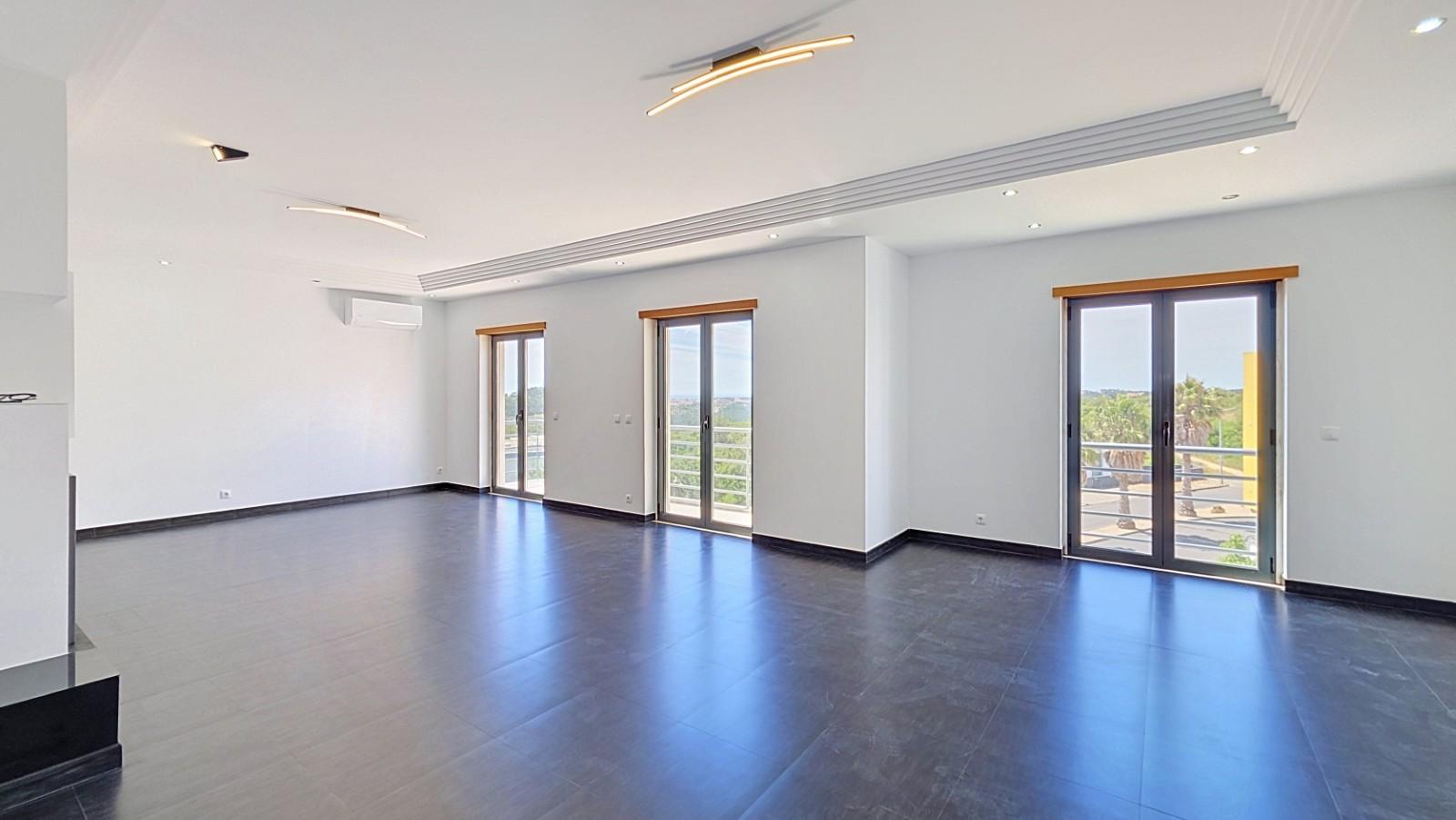 Apartamento T3 + sótão, usado, em Mafra.