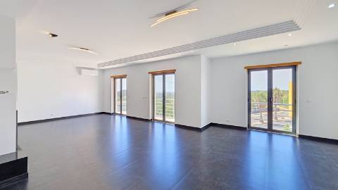 Apartamento T3 + sótão, usado, em Mafra.
