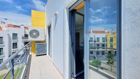 Apartamento T3 + sótão, usado, em Mafra.