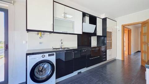 Apartamento T3 + sótão, usado, em Mafra.