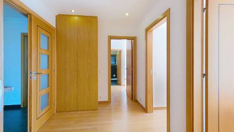Apartamento T3 + sótão, usado, em Mafra.