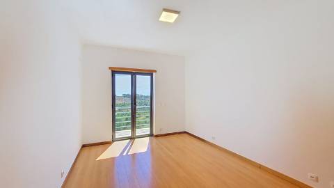 Apartamento T3 + sótão, usado, em Mafra.